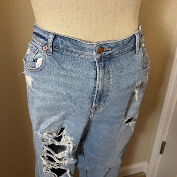 American Eagle Outfitters Ripped Light Blue Mom Jeans - Picture 2 of 12